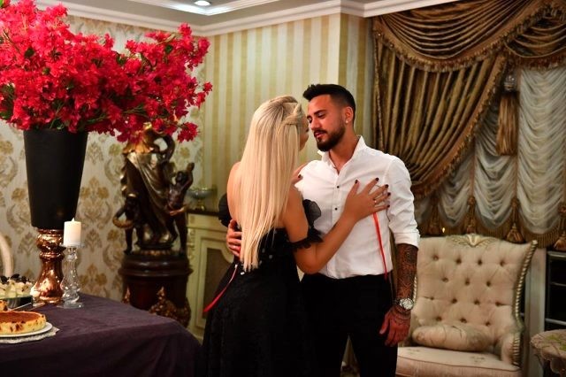 Futbolçu ilə evlənməyə hazırlaşan transın rəqqasə ilə görüntüsü yayıldı - FOTO+VİDEO
